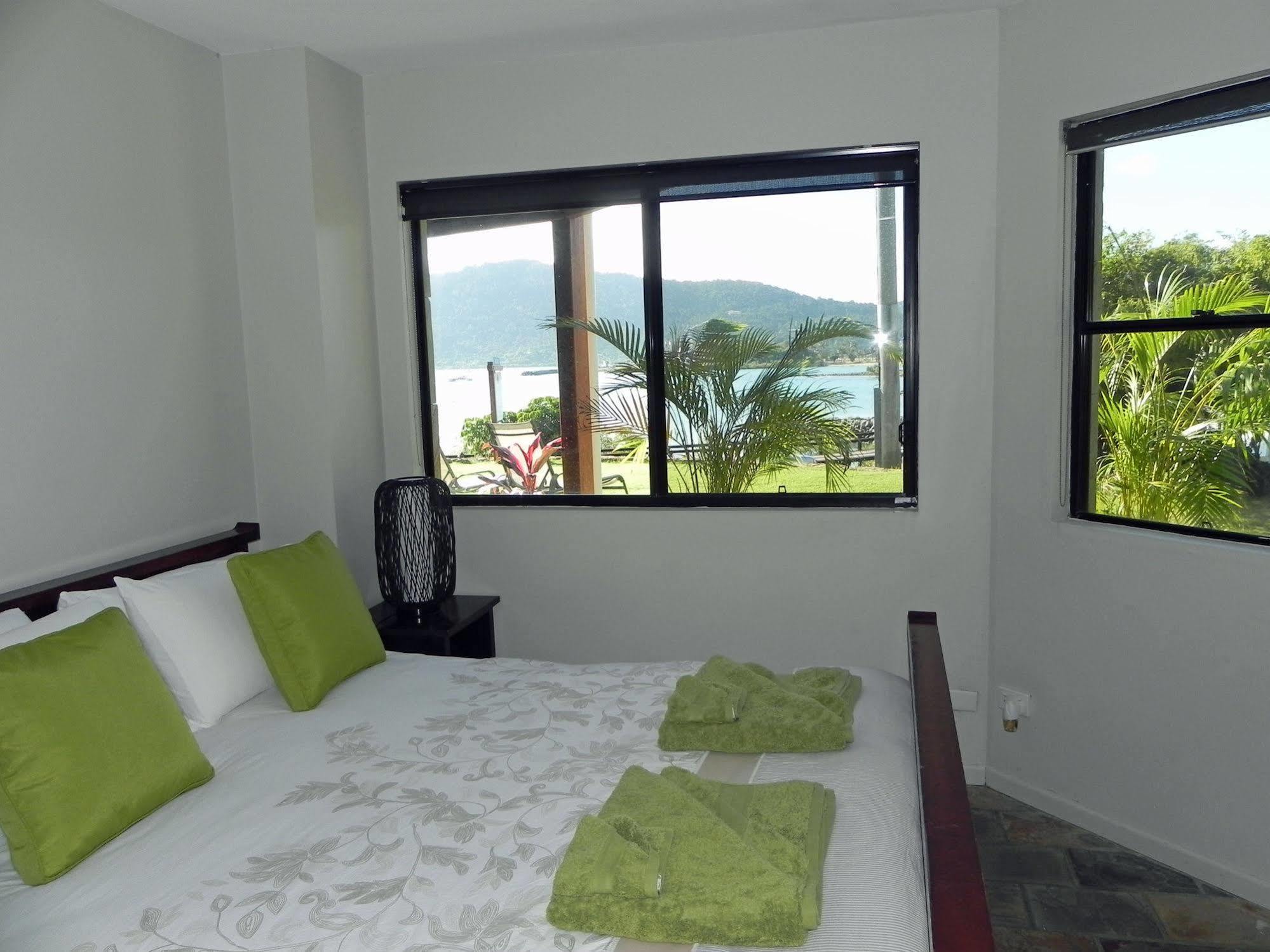 Airlie Waterfront Bed & Breakfast Airlie Beach Exterior foto
